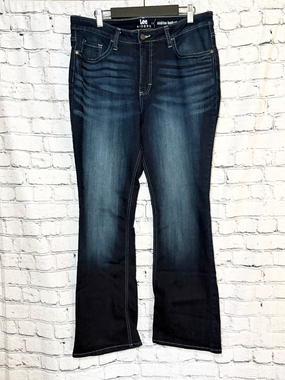 Lee Riders Women's Dark Blue Midrise Bootcut Jeans. Size 12